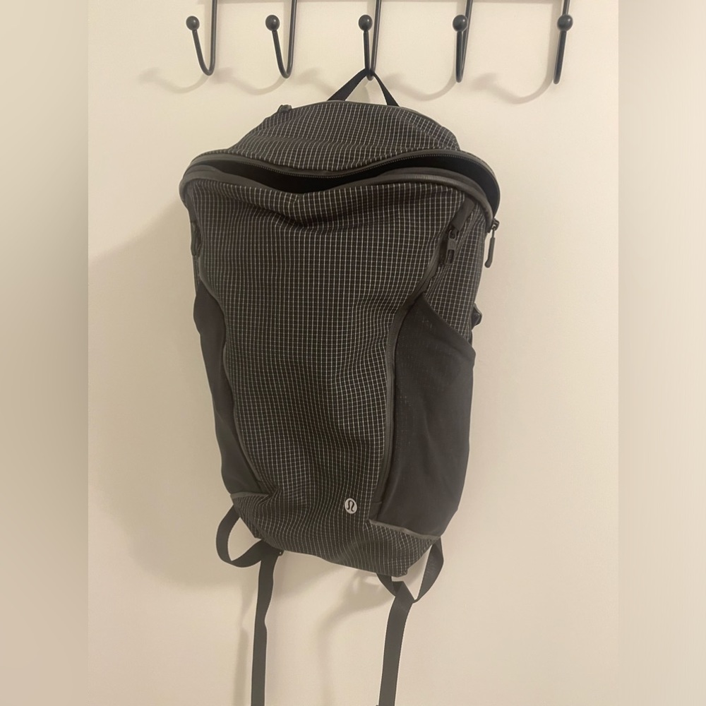 Lululemon Backpack *Reflective* Unisex